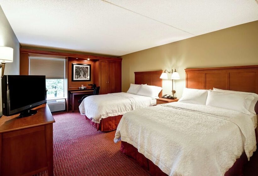 هتل Hampton Inn Louisvilleairport