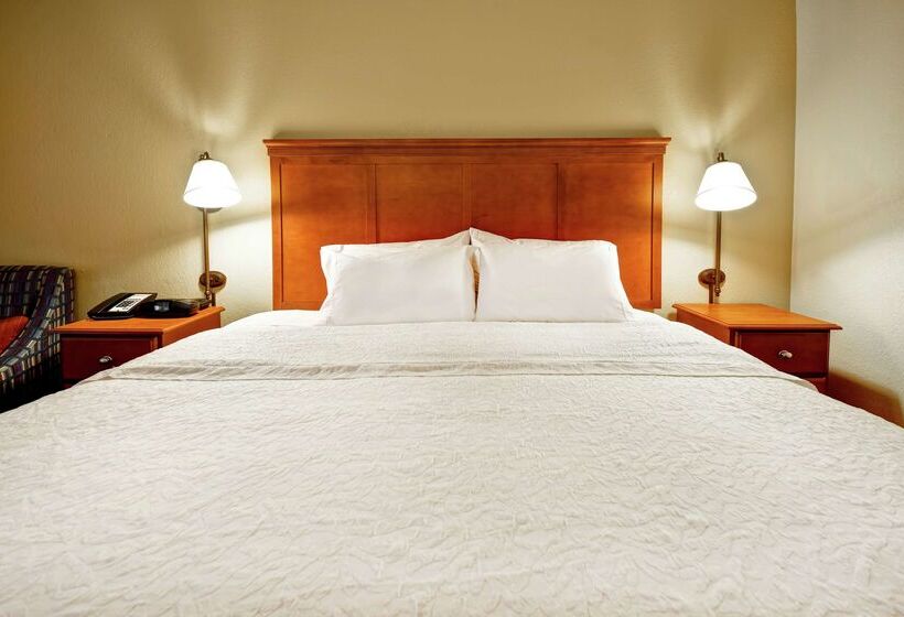 هتل Hampton Inn Louisvilleairport