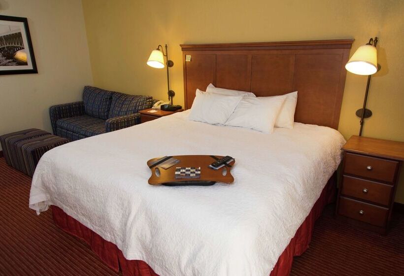 هتل Hampton Inn Louisvilleairport