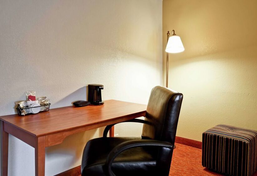 هتل Hampton Inn Louisvilleairport