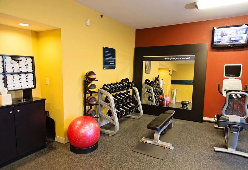 هتل Hampton Inn Louisvilleairport