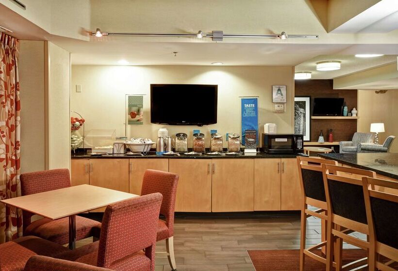 هتل Hampton Inn Louisvilleairport