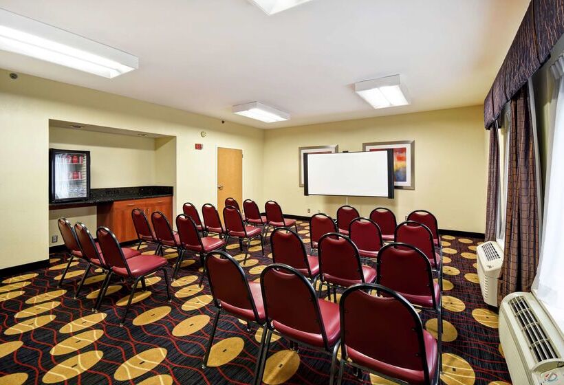 هتل Hampton Inn Louisvilleairport