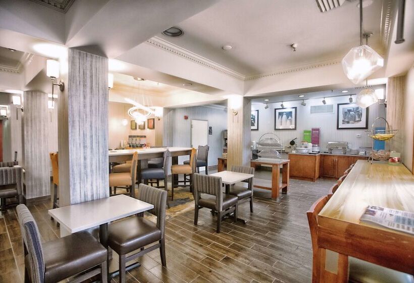 فندق Hampton Inn Marion