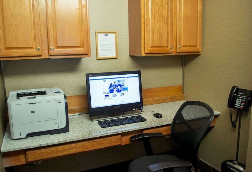 فندق Hampton Inn Marion