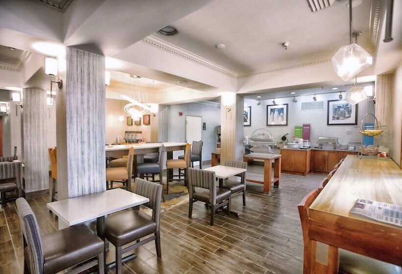 فندق Hampton Inn Marion