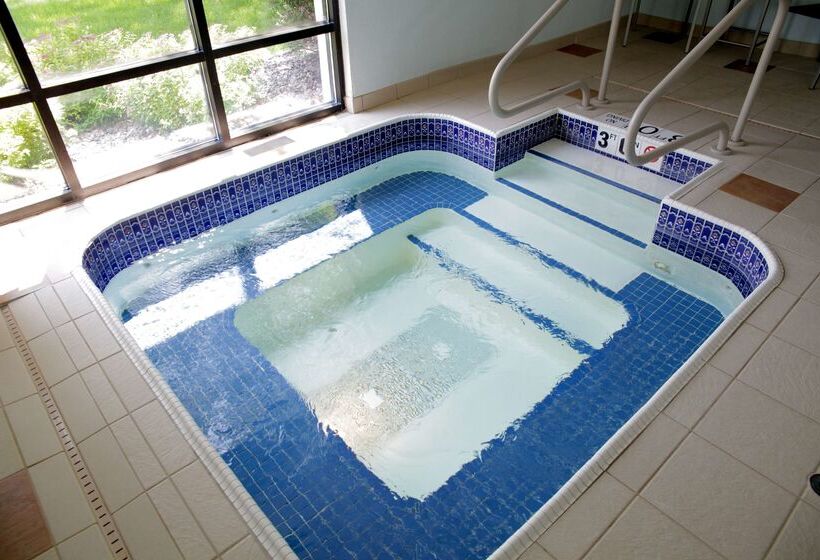 בית מלון כפרי Hampton Inn Milwaukee Airport