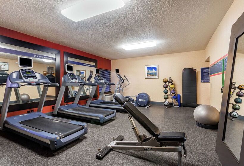 בית מלון כפרי Hampton Inn Milwaukee Airport