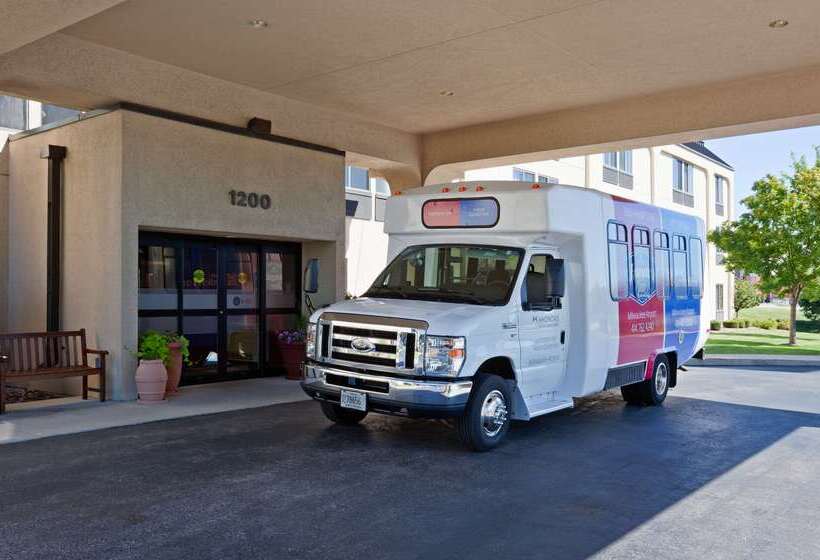 هتل Hampton Inn Milwaukee Airport