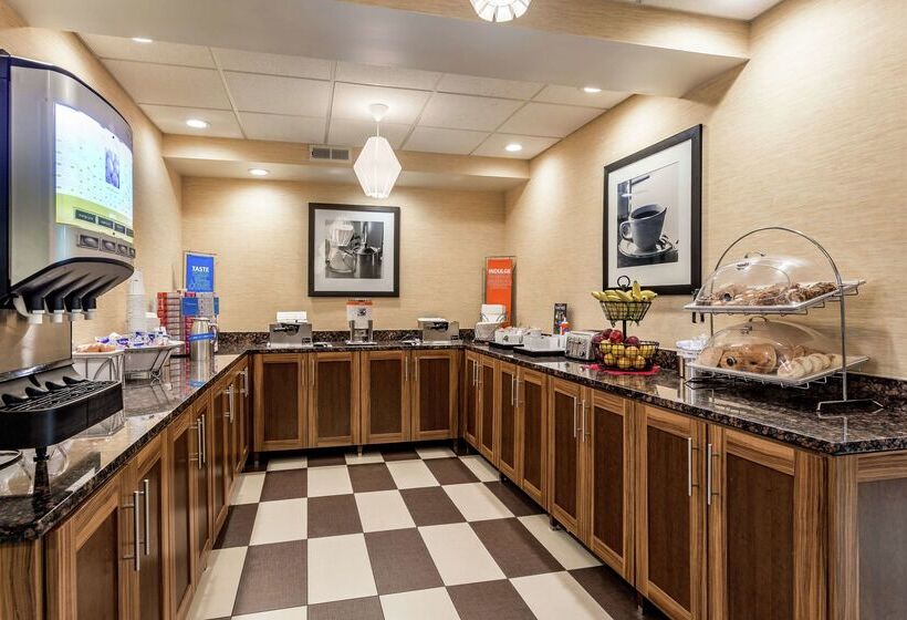 هتل Hampton Inn Milwaukee Airport