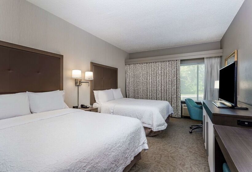 בית מלון כפרי Hampton Inn Milwaukee Airport