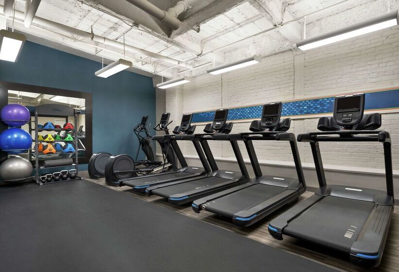 هتل Hampton Inn & Suites New Orleans Downtown