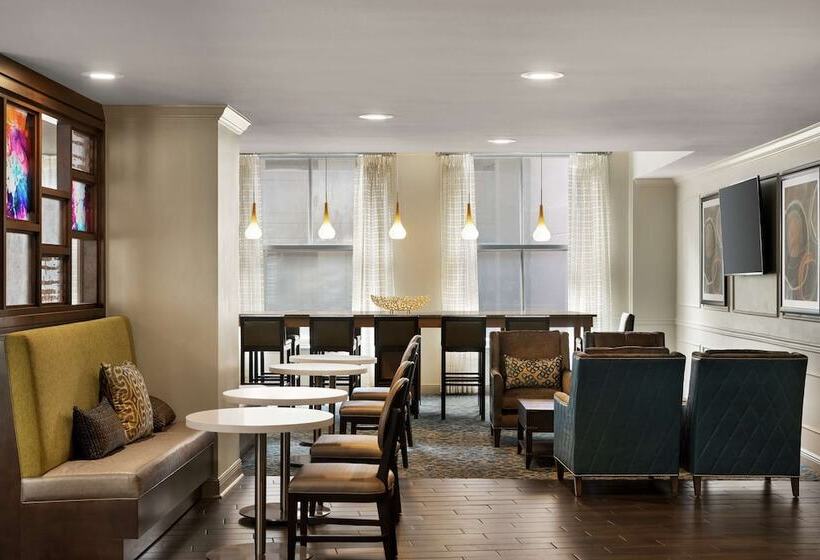 هتل Hampton Inn & Suites New Orleans Downtown