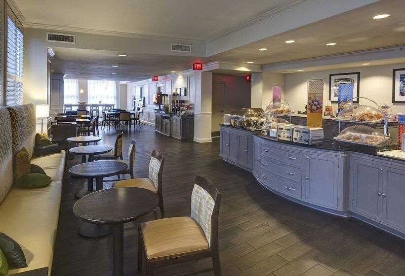 هتل Hampton Inn & Suites New Orleans Downtown