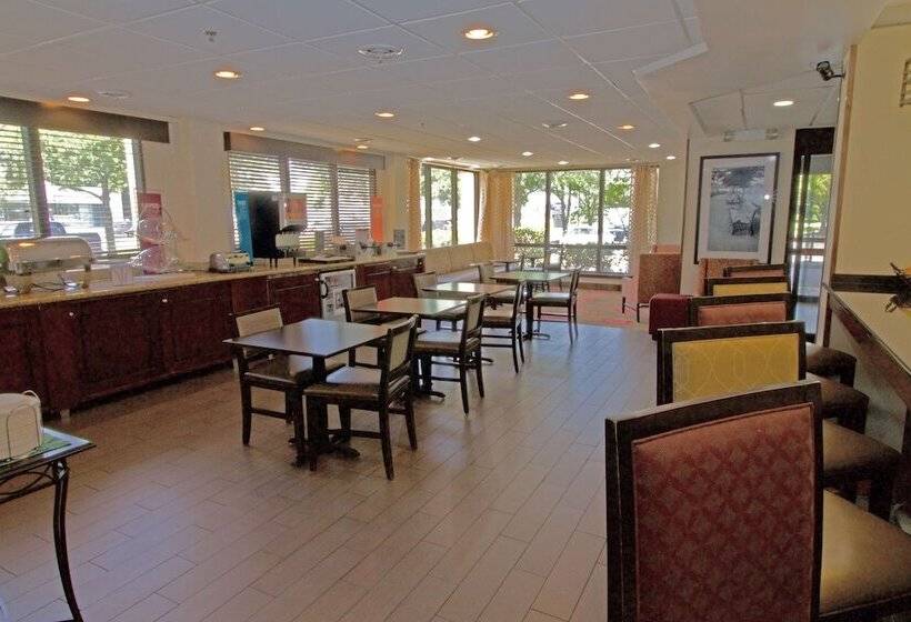 هتل Hampton Inn Norfolk/chesapeake
