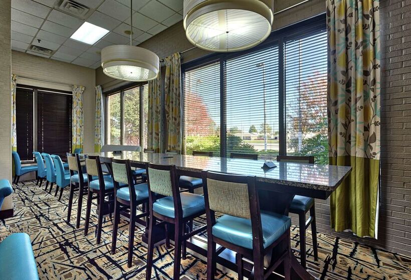 호텔 Hampton Inn Norfolk Naval Base