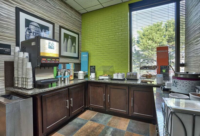 호텔 Hampton Inn Norfolk Naval Base