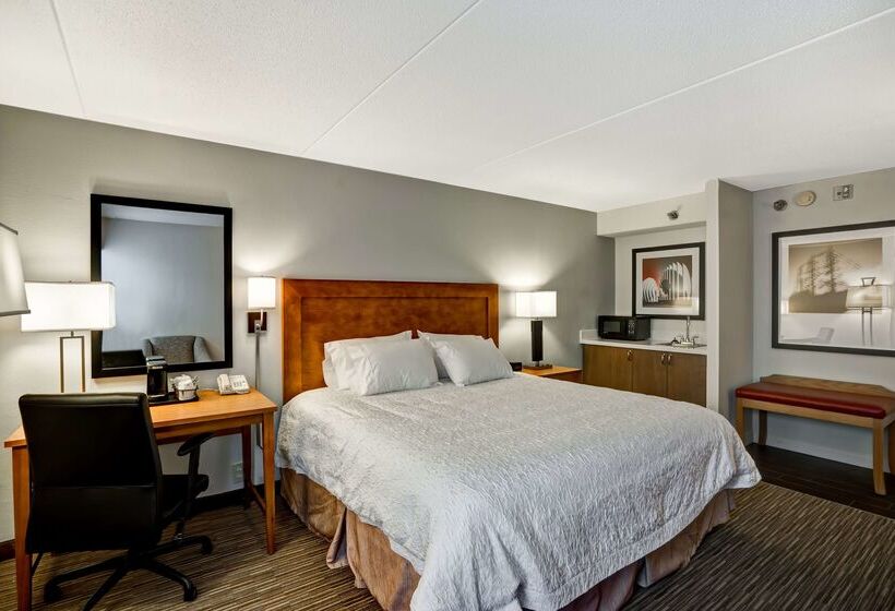 هتل Hampton Inn Norfolk Naval Base