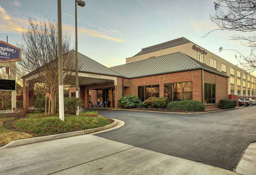 هتل Hampton Inn Norfolk Naval Base
