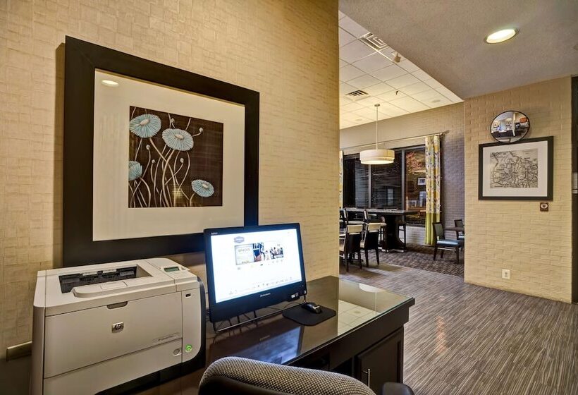 هتل Hampton Inn Norfolk Naval Base