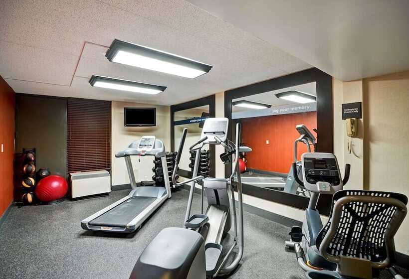 هتل Hampton Inn Norfolk Naval Base
