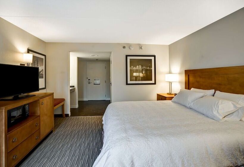 هتل Hampton Inn Norfolk Naval Base
