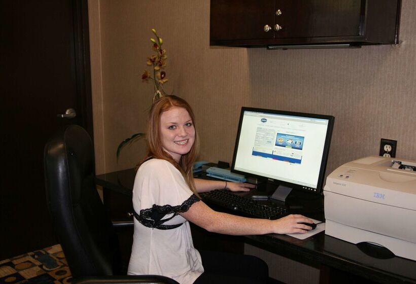 فندق Hampton Inn Olathe