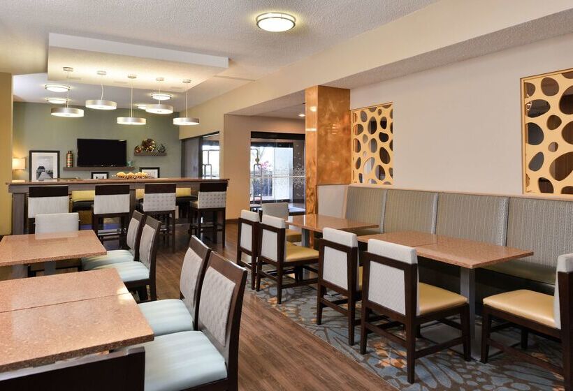 هتل Hampton Inn Closest To Universal Orlando