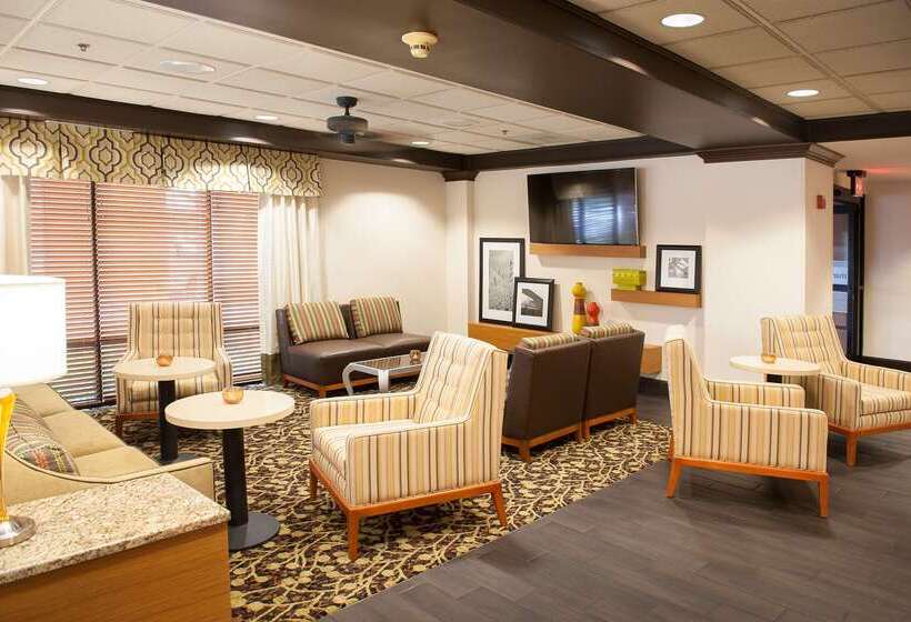 فندق Hampton Inn Pensacola Airport