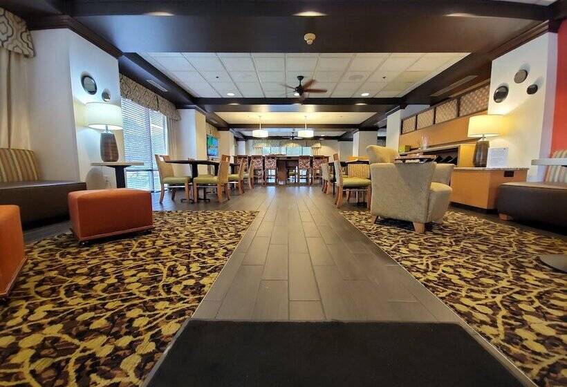 فندق Hampton Inn Pensacola Airport