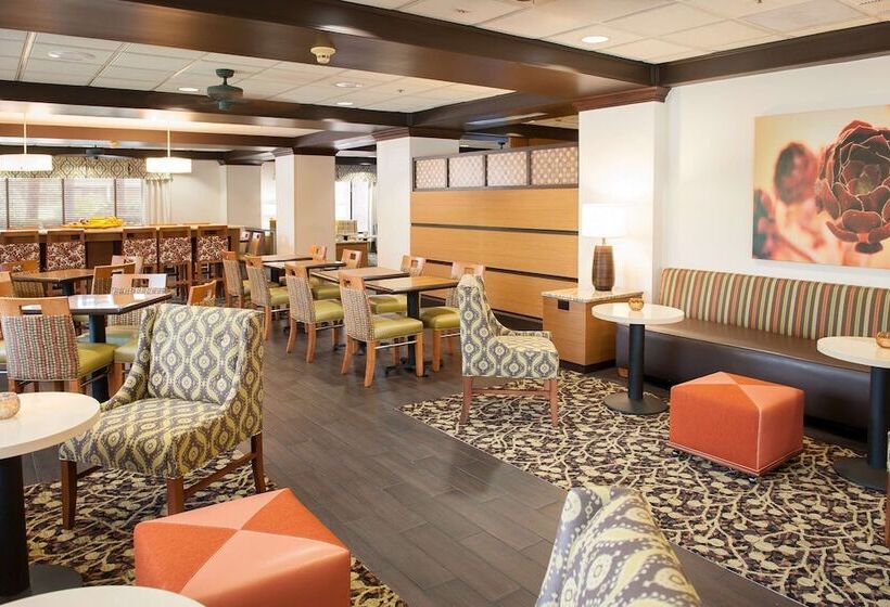 בית מלון כפרי Hampton Inn Pensacola Airport