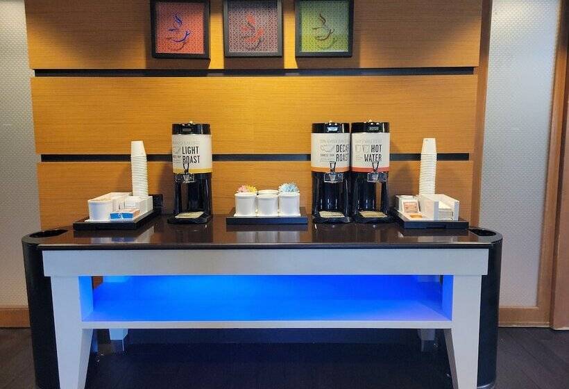 فندق Hampton Inn Pensacola Airport