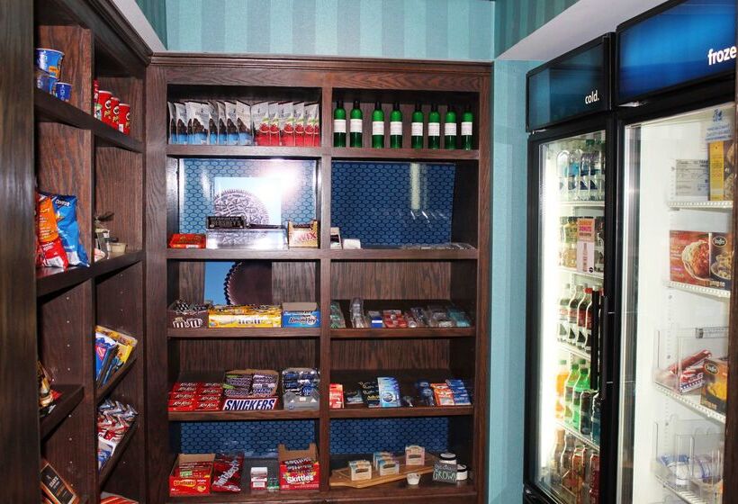 هتل Hampton Inn Perry