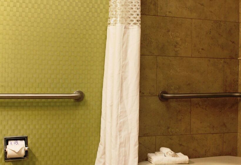 هتل Hampton Inn Perry