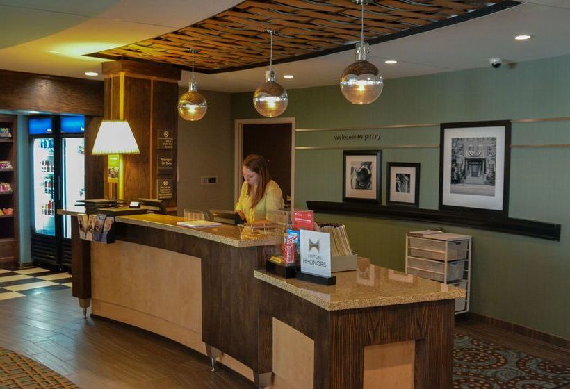 هتل Hampton Inn Perry