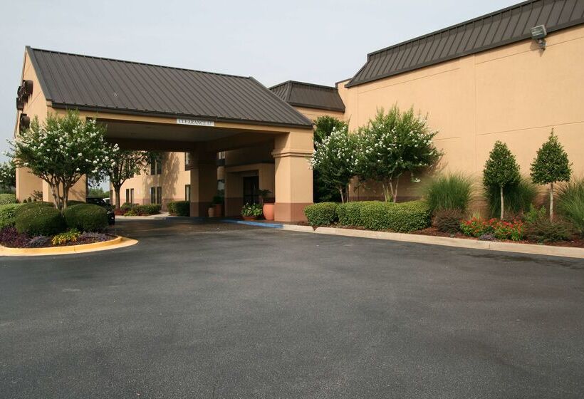 هتل Hampton Inn Perry