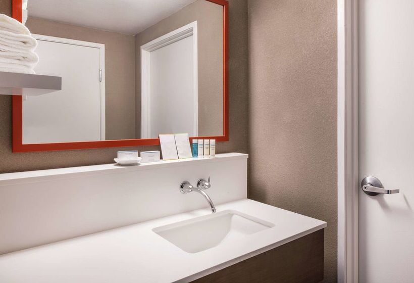 هتل Hampton Inn Phoenix Airport North