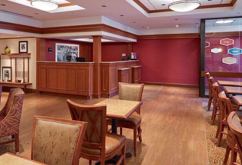 호텔 Hampton Inn Portland Airport