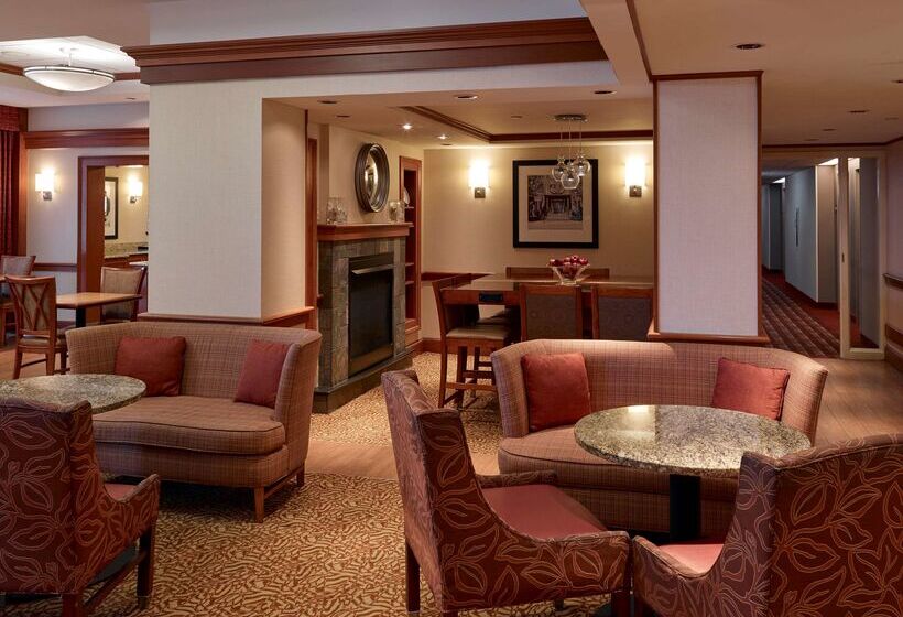 호텔 Hampton Inn Portland Airport