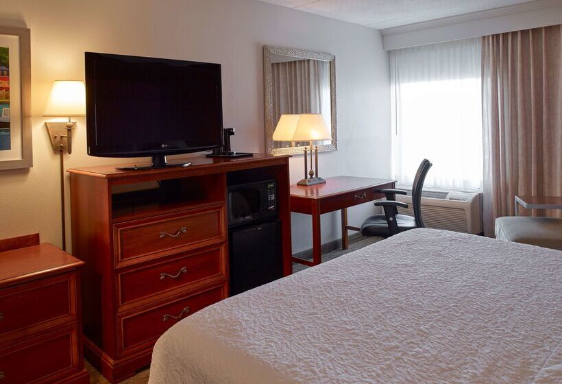 호텔 Hampton Inn Portland Airport