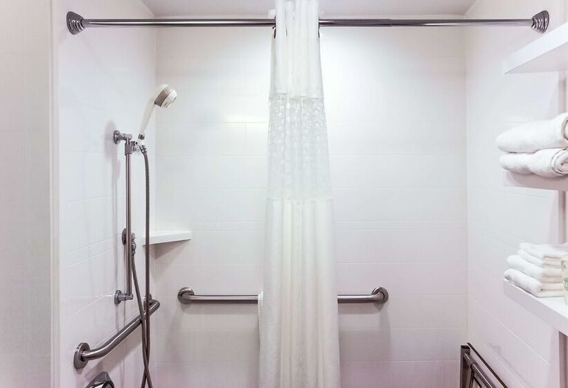 هتل Hampton Inn Rochester South