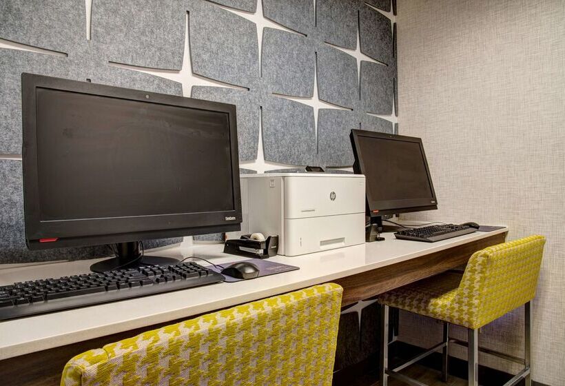 هتل Hampton Inn Rochester South