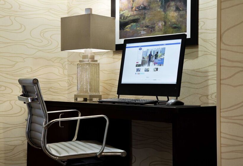 هتل Hampton Inn Sedona