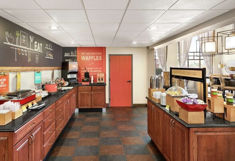 هتل Hampton Inn Sedona