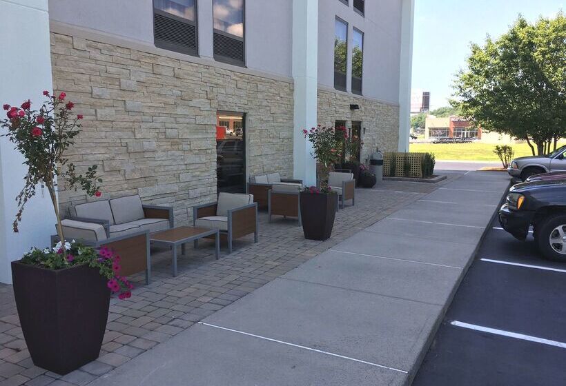 هتل Hampton Inn Sevierville