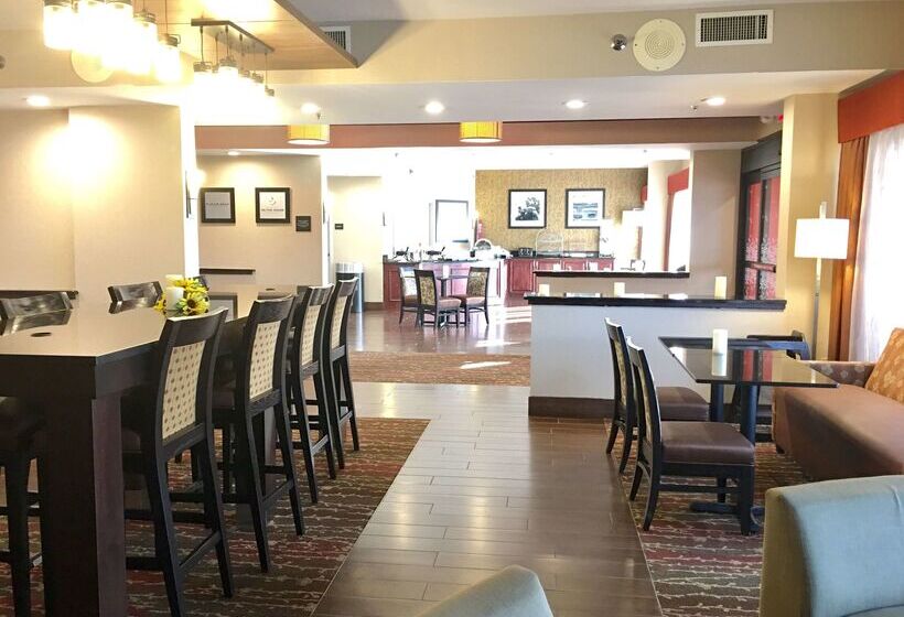 هتل Hampton Inn Sevierville