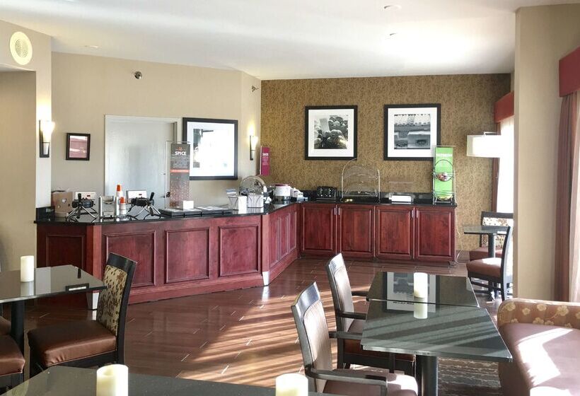 هتل Hampton Inn Sevierville