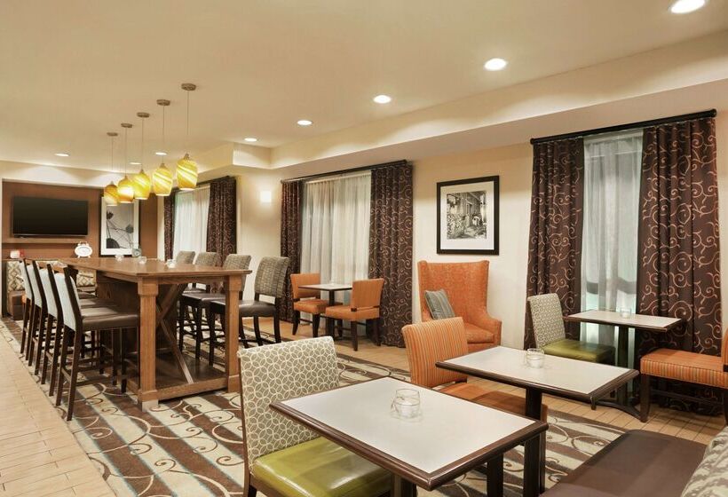 호텔 Hampton Inn Shawnee