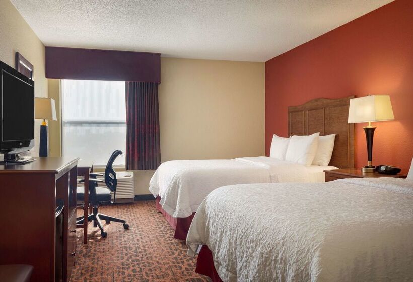 호텔 Hampton Inn Shawnee