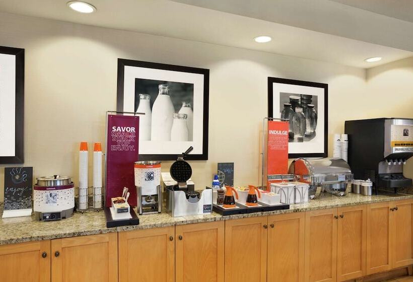 호텔 Hampton Inn Shawnee